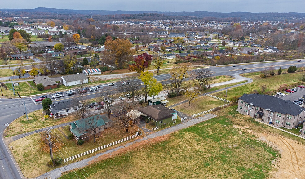 Portfolio of Two Commercial Assets portfolio of 2 properties for sale on LoopNet.ca - Primary Photo - Image 2 of 3