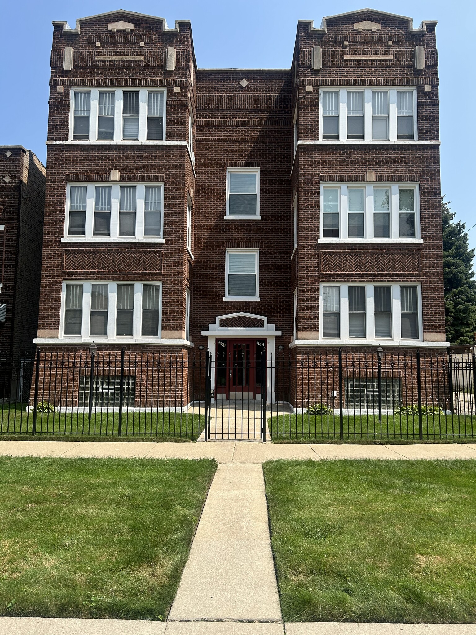 6841 S Dante Ave, Chicago, IL for sale Primary Photo- Image 1 of 15