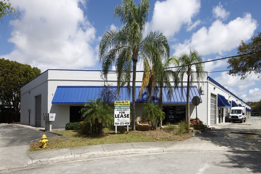 10101-10163 NW 46th St, Sunrise, FL for lease - Building Photo - Image 3 of 9