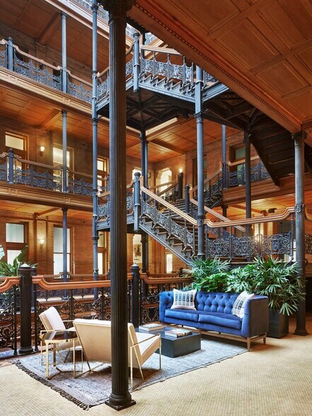 300-310 S Broadway, Los Angeles, CA à louer - Photo du bâtiment - Image 2 de 6