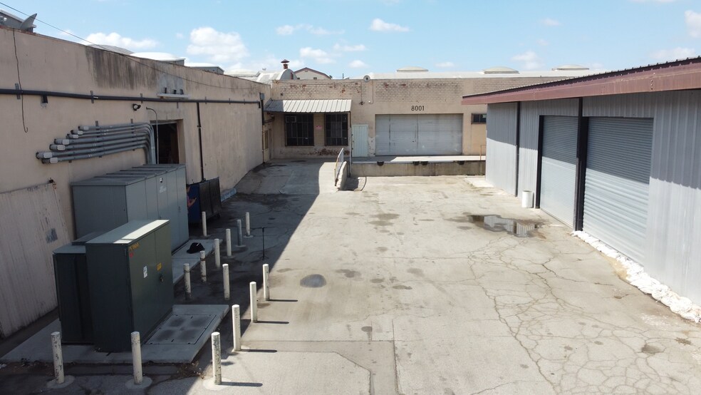 8001 Beach St, Los Angeles, CA à louer - Photo du bâtiment - Image 2 de 6