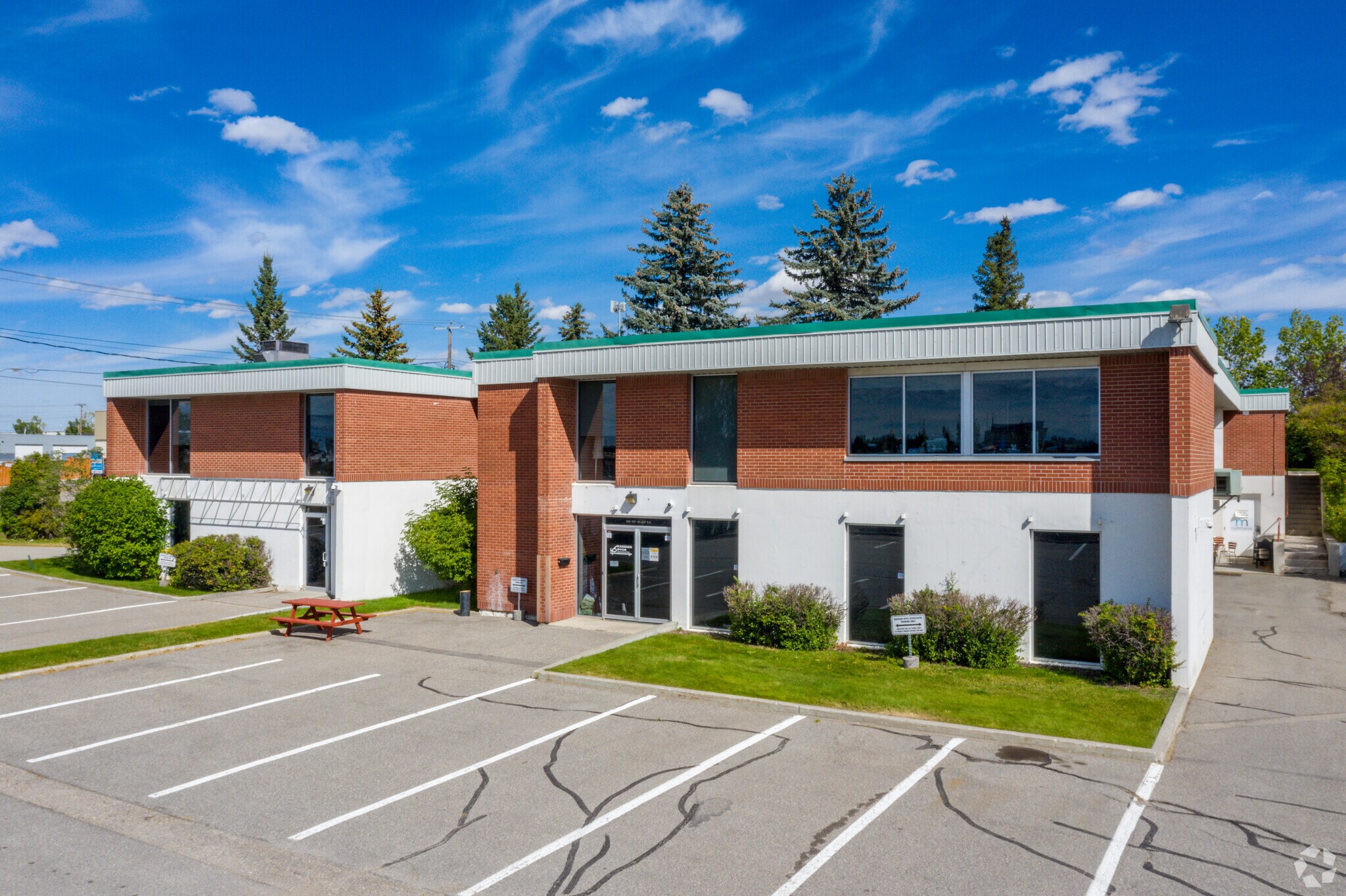 221 62nd Ave SE, Calgary, AB à vendre Photo du bâtiment- Image 1 de 1