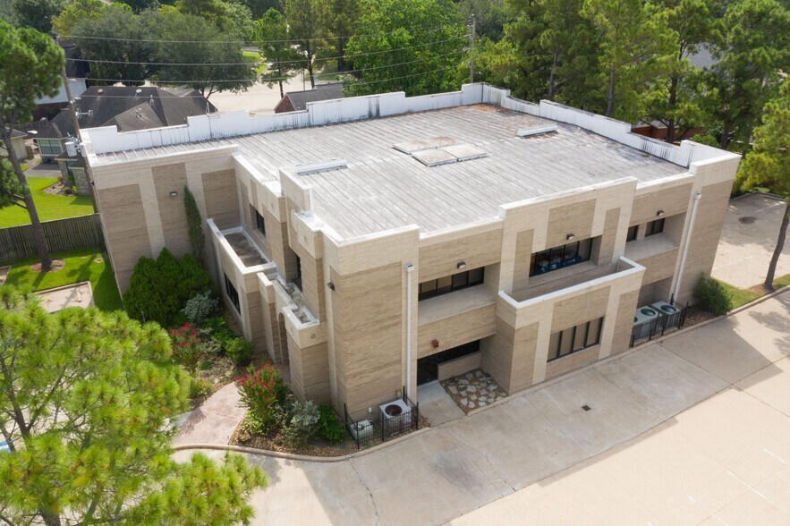 535 E Fernhurst Dr, Katy, TX à louer - Photo du bâtiment - Image 2 de 9