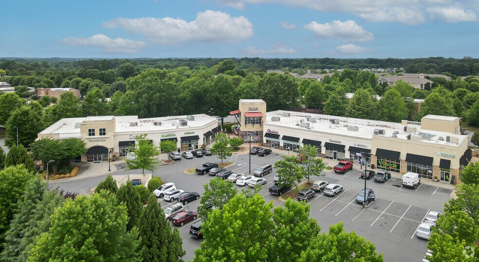 9810-9848 Gilead Rd, Huntersville, NC à louer - Aérien - Image 2 de 11