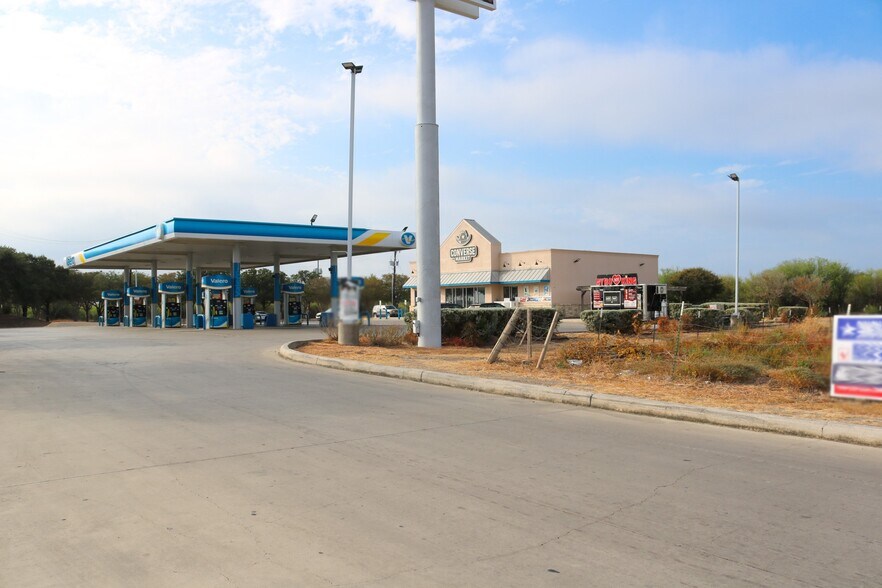 9765 Miramar Blvd, Converse, TX à louer - Photo du bâtiment - Image 2 de 7