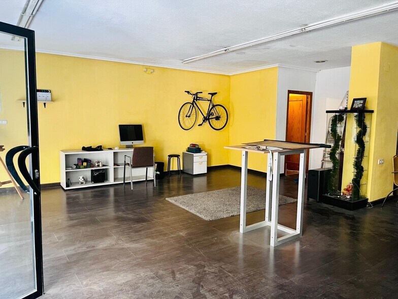 Retail in Elche, Alicante for sale - Interior Photo - Image 2 of 11