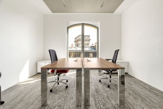 9 Rue De Presbourg, Paris for lease Interior Photo- Image 2 of 13