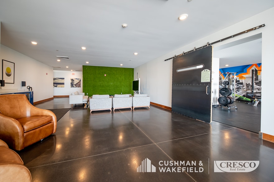 3219 Detroit Ave, Cleveland, OH for sale - Interior Photo - Image 3 of 29