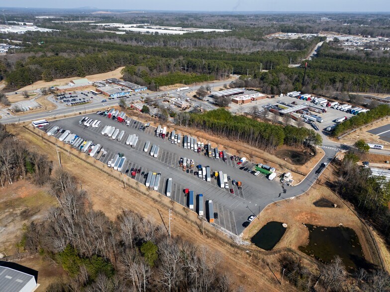 2733 Forest Pky, Ellenwood, GA à louer - Photo du bâtiment - Image 3 de 6