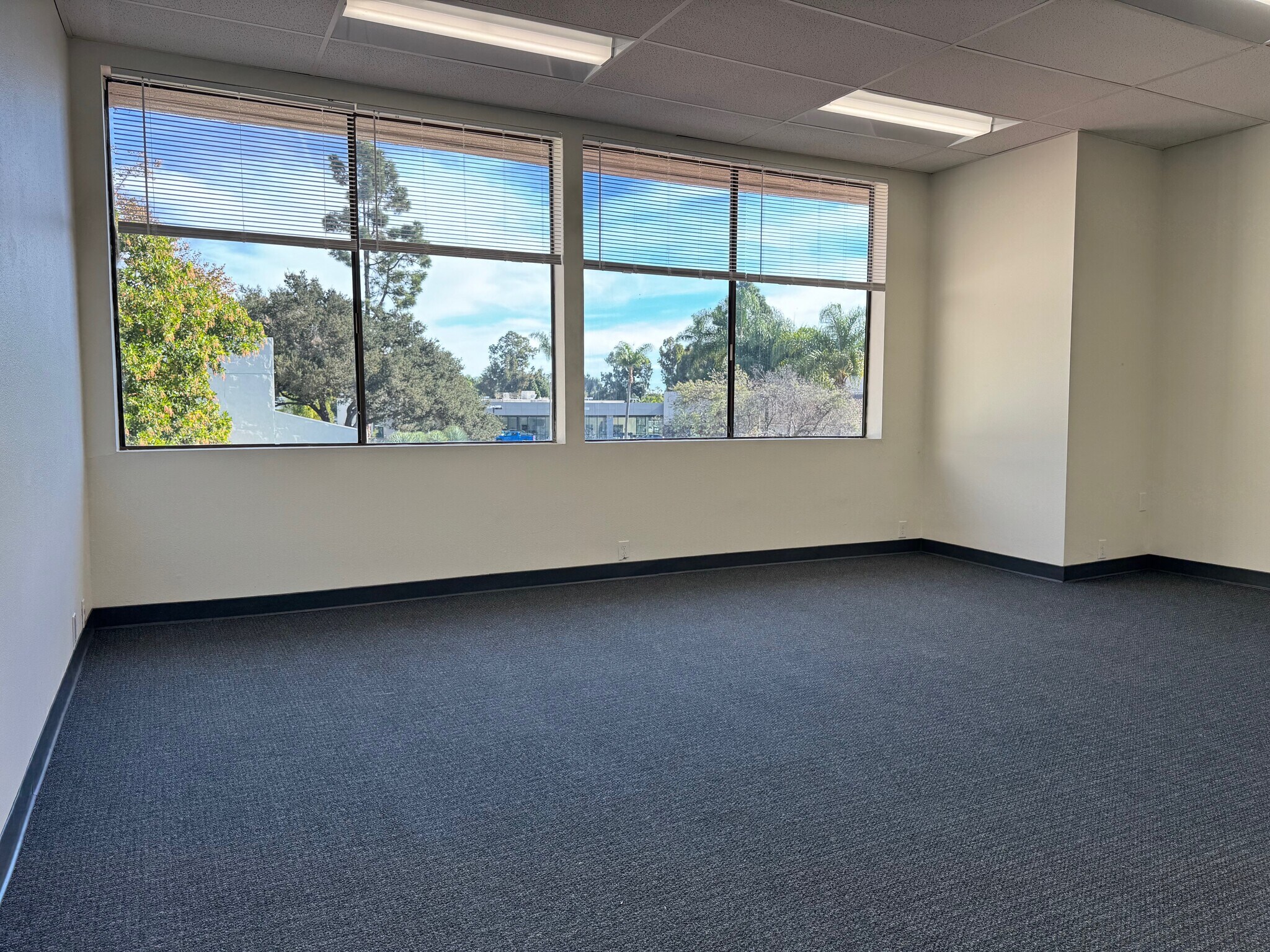 350 S Hope Ave, Santa Barbara, CA à louer Photo intérieure- Image 1 de 4