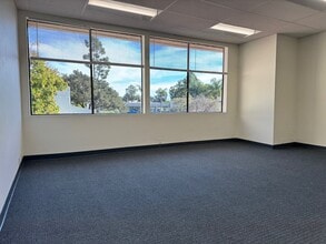 350 S Hope Ave, Santa Barbara, CA à louer Photo intérieure- Image 1 de 4