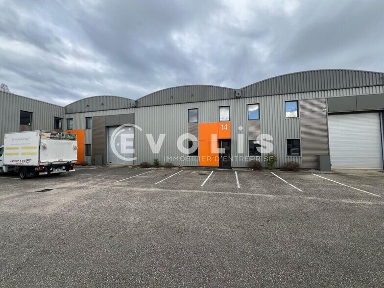 1-13 Chemin De L'Industrie, Dardilly for lease - Building Photo - Image 3 of 13