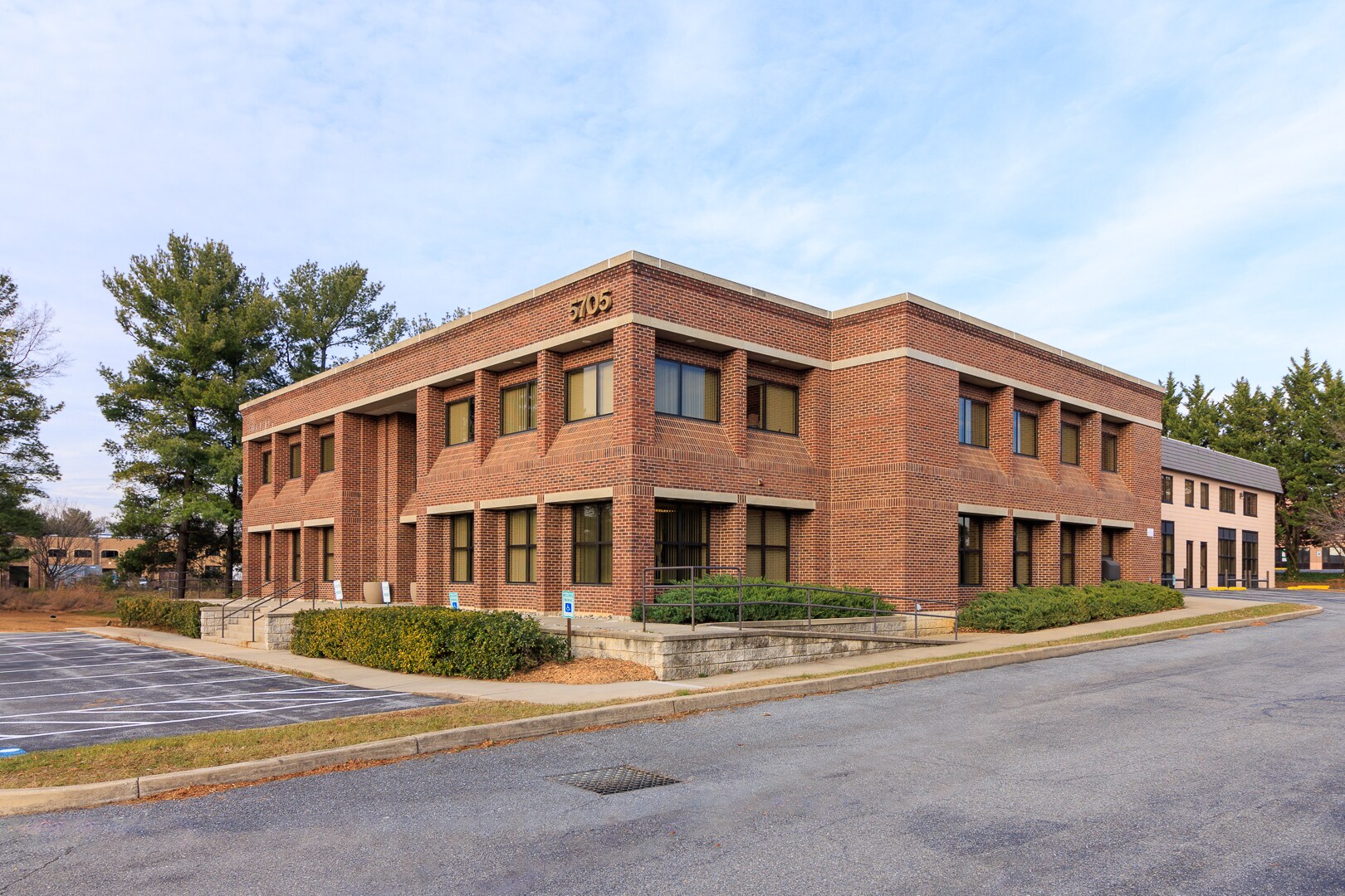 5705 Industry Ln, Frederick, MD à vendre Photo du bâtiment- Image 1 de 9