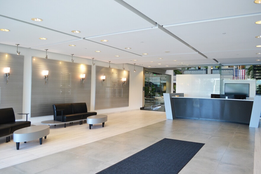 560 Carillon Pky, Saint Petersburg, FL for lease - Building Photo - Image 2 of 18