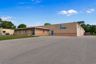 N57 W13520 Reichert Ave, Menomonee Falls, WI for lease Building Photo- Image 1 of 14