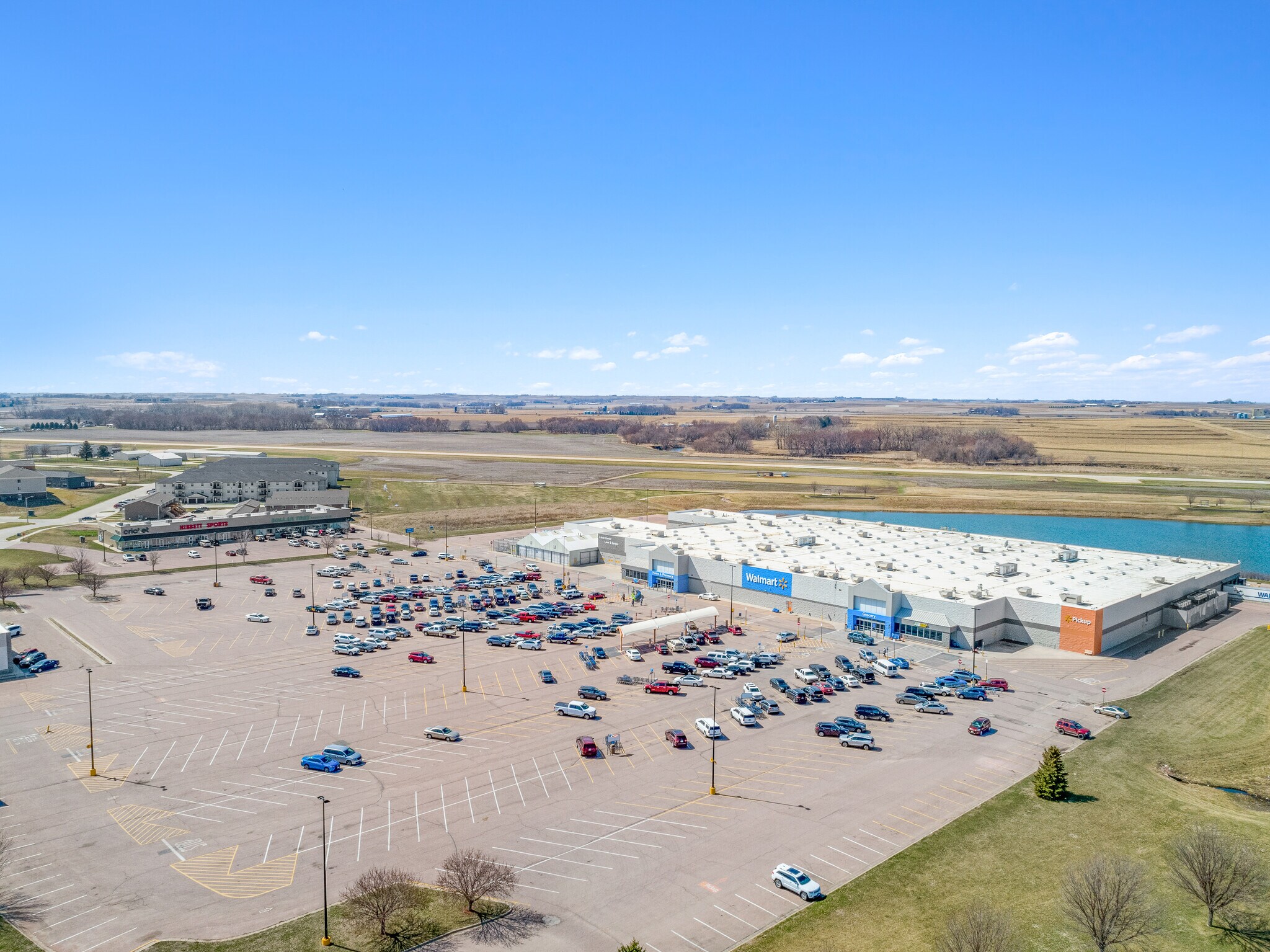 1319 Holton Dr, Le Mars, IA à louer Photo du bâtiment- Image 1 de 13