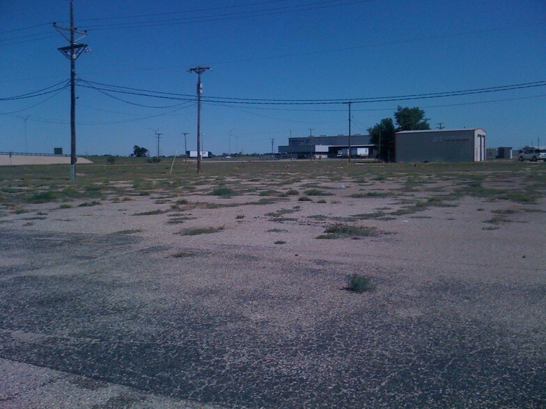 2000 N University Ave, Lubbock, TX à louer - Photo du bâtiment - Image 2 de 3