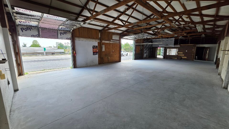 1629 E Main St, Easley, SC à louer - Photo du bâtiment - Image 2 de 7