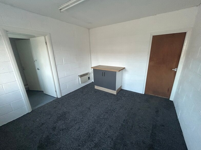 Laundry Rd, Minster à louer - Photo du bâtiment - Image 2 de 25