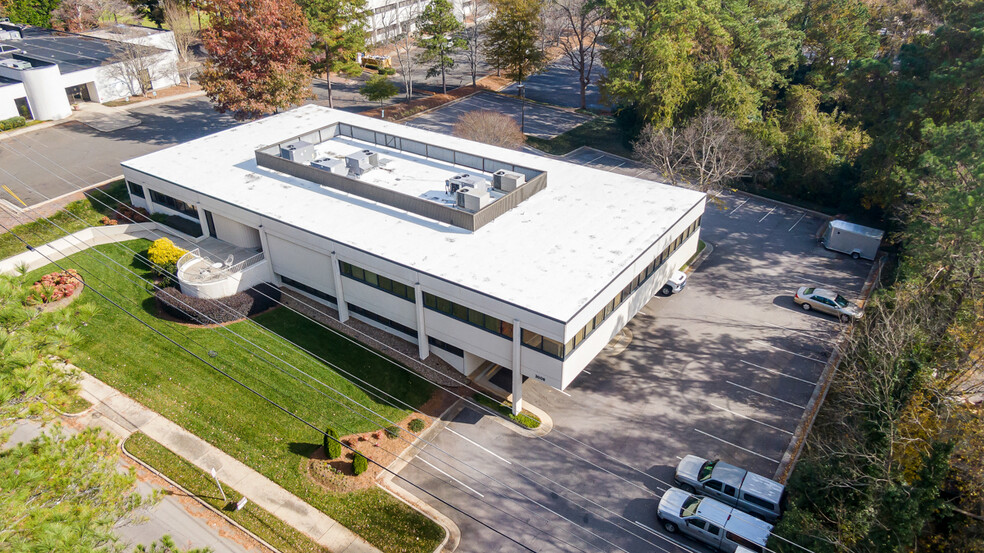 3008 Anderson Dr, Raleigh, NC à louer - Photo du bâtiment - Image 3 de 12