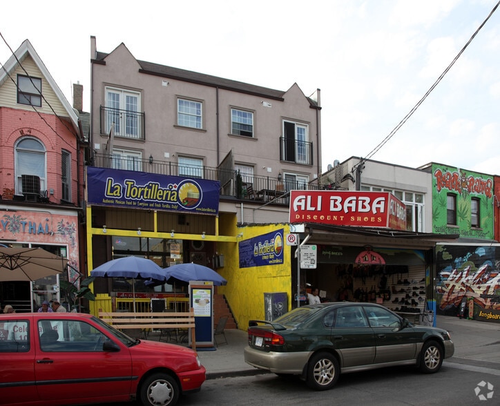 196-200 Augusta Ave, Toronto, ON à louer - Photo du bâtiment - Image 2 de 2