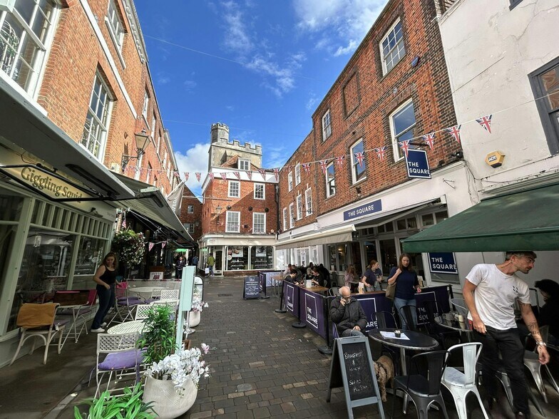 18 The Square, Winchester à louer - Photo du bâtiment - Image 3 de 10