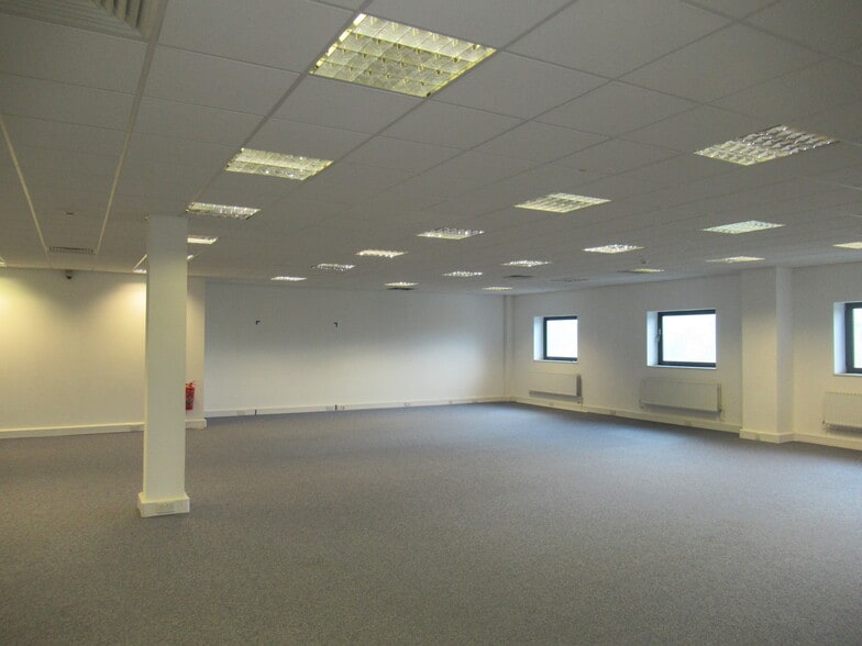 24 Deer Park Rd, London for lease - Interior Photo - Image 3 of 9