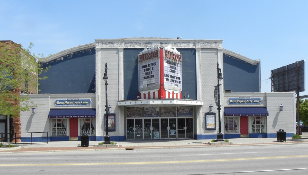 1006 Military St, Port Huron, MI for sale - Building Photo - Image 1 of 1