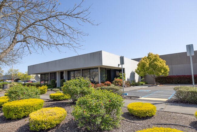 Plus de détails pour 1234 Apollo Way, Santa Rosa, CA - Industriel à louer