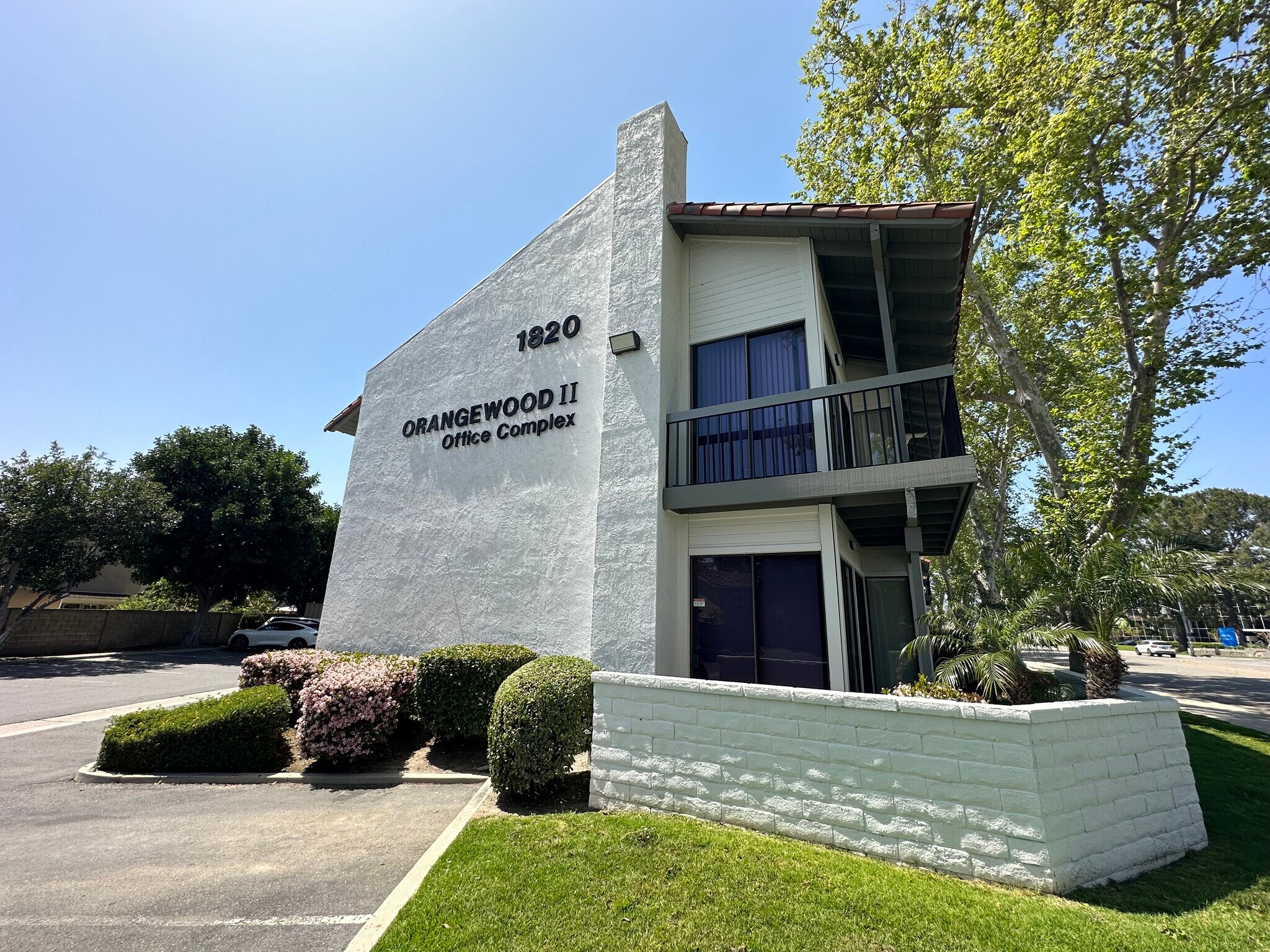 1820 W Orangewood Ave, Orange, CA for lease Primary Photo- Image 1 of 47