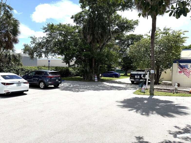 1505 N State Road 7, Margate, FL à vendre - Photo du bâtiment - Image 2 de 4