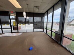 8311-8351 W 135th St, Overland Park, KS à louer Photo intérieure- Image 2 de 8