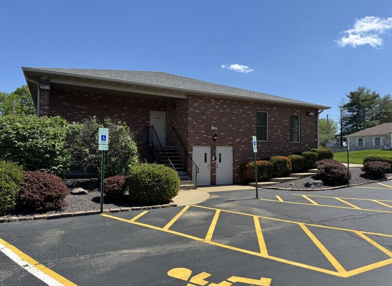100 Springfield Ct, O'Fallon, IL à louer - Photo du bâtiment - Image 3 de 11