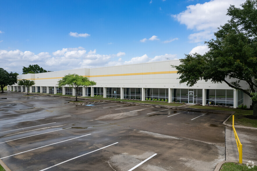 15740 Park Row, Houston, TX for lease - Building Photo - Image 1 of 22