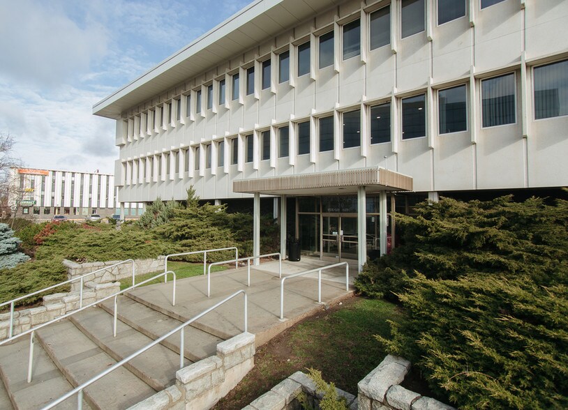 20 Wynford Dr, Toronto, ON à louer - Photo du bâtiment - Image 2 de 3