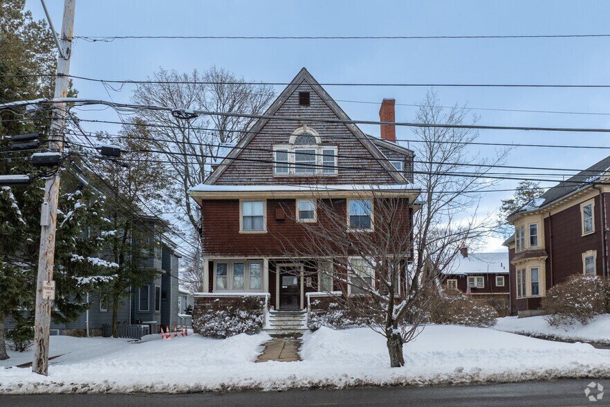 24 W Emerson St, Melrose, MA à vendre - Photo du bâtiment - Image 3 de 5