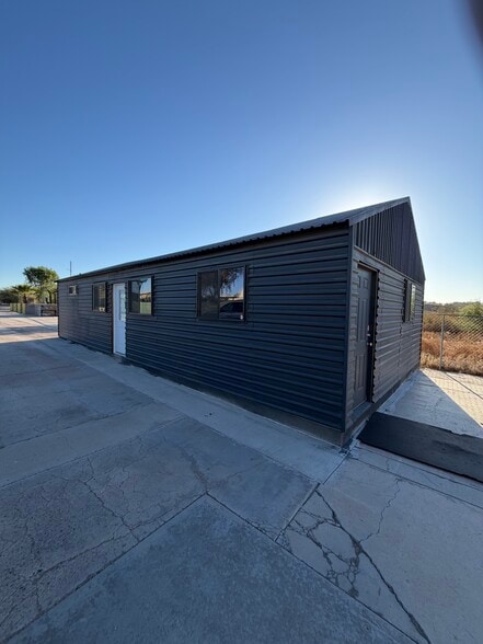 1974 E Deer Valley Rd, Phoenix, AZ à vendre - Photo du bâtiment - Image 3 de 9