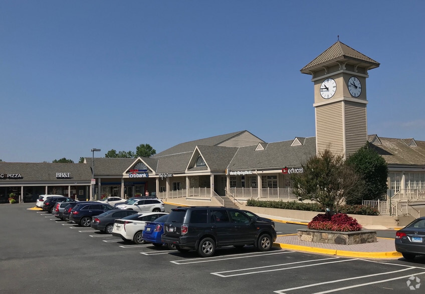9812 Falls Rd, Potomac, MD for lease - Primary Photo - Image 1 of 8