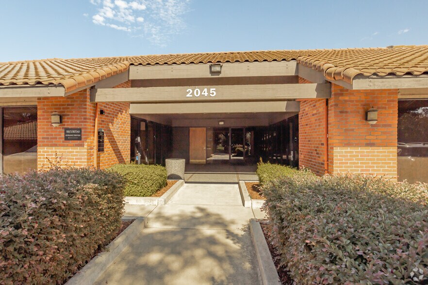 2045 Hurley Way, Sacramento, CA à vendre - Photo du bâtiment - Image 3 de 4