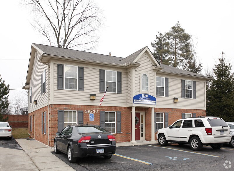 29250 W 9 Mile Rd, Farmington, MI for sale - Building Photo - Image 1 of 2