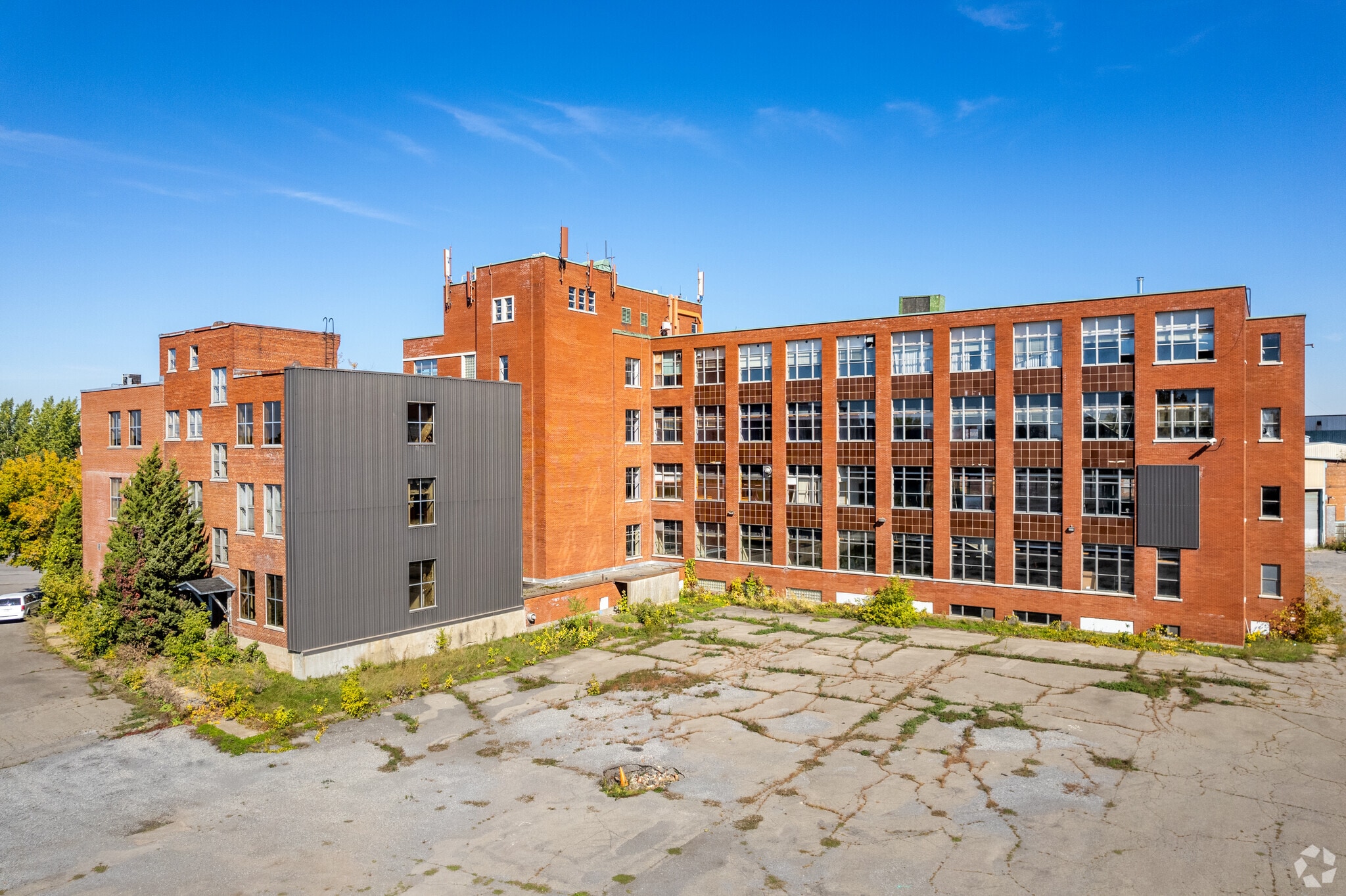 555 Rue Notre-Dame, Lachine, QC for lease Primary Photo- Image 1 of 8