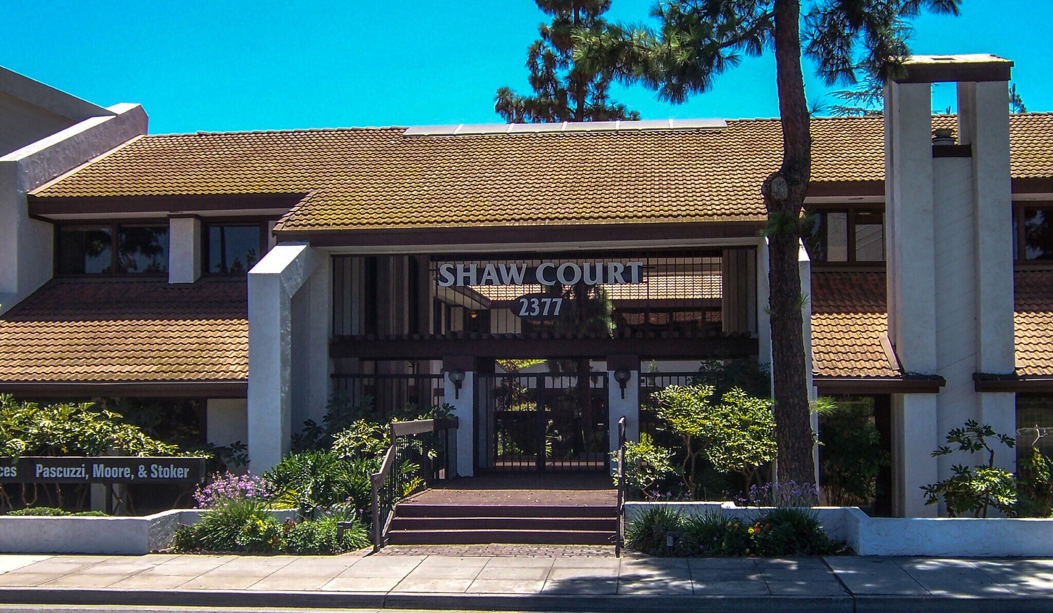 2377 W Shaw Ave, Fresno, CA à louer Photo du bâtiment- Image 1 de 6