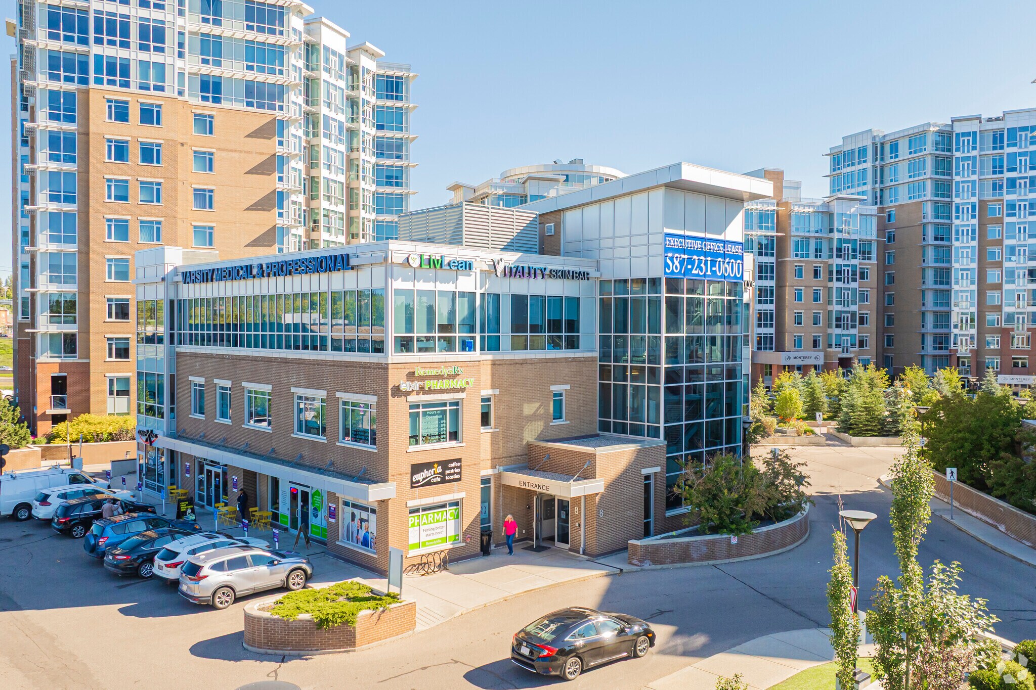 8 Varsity Estates Circle NW, Calgary, AB à vendre Photo principale- Image 1 de 1