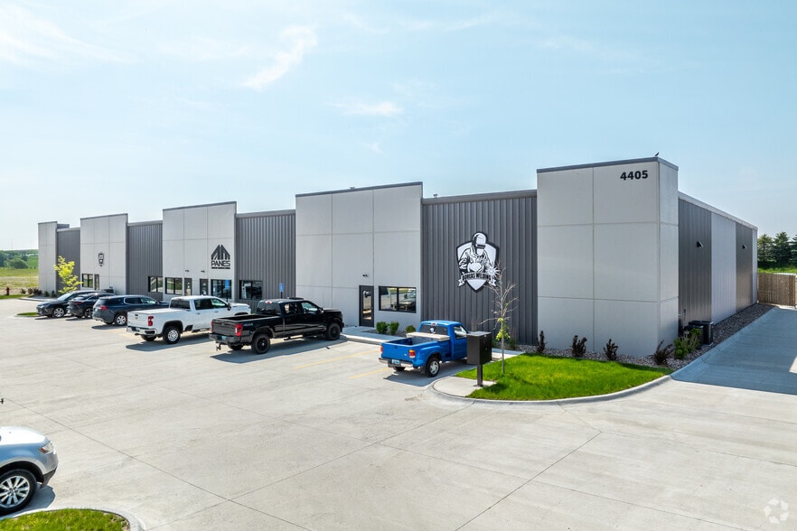 4405 SE Beisser Dr, Grimes, IA for lease - Primary Photo - Image 1 of 6