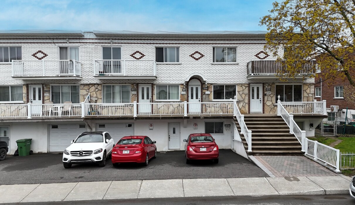 6910-6916 Rue De Touraine, Saint-leonard, QC for sale Primary Photo- Image 1 of 1