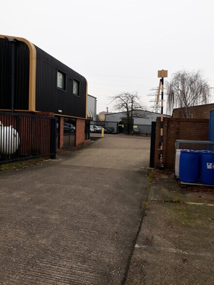 9 Alington Rd, St Neots for sale - Building Photo - Image 3 of 5