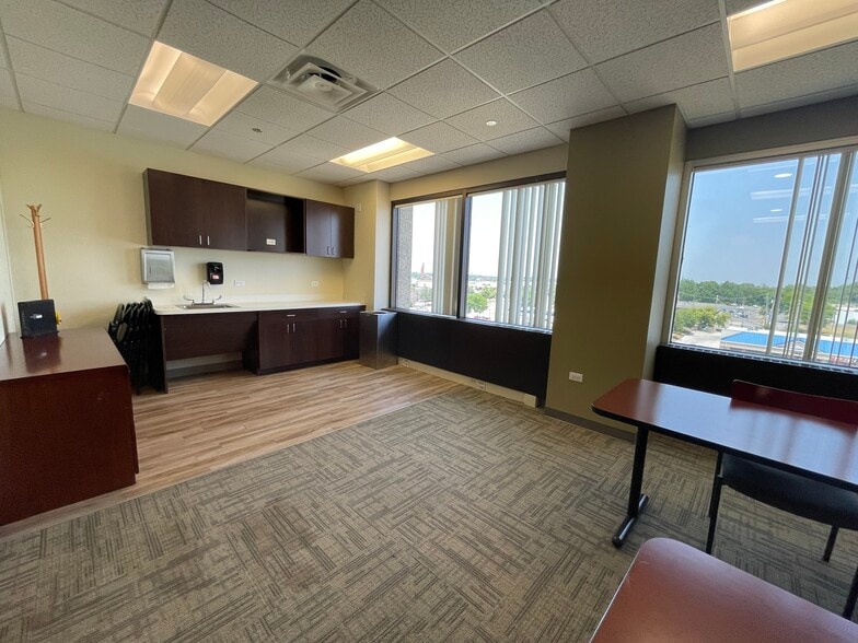 4749 Lincoln Mall Dr, Matteson, IL for lease - Interior Photo - Image 2 of 14