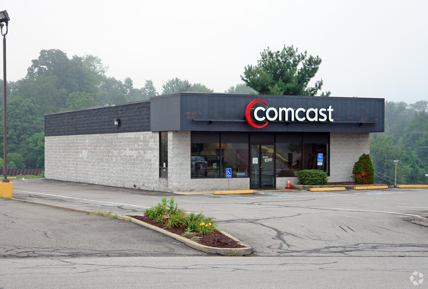 825-B Beaver Grade Rd, Coraopolis, PA for lease - Primary Photo - Image 1 of 7