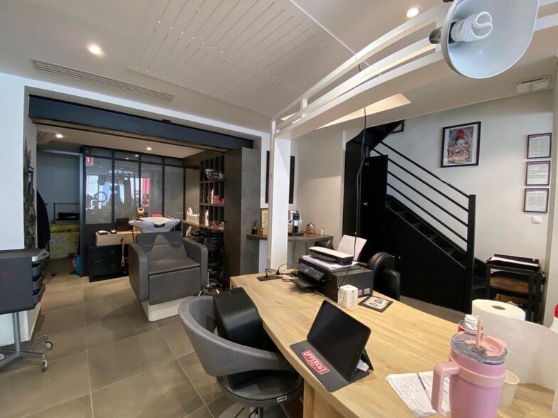 Retail in Chartres for lease - Interior Photo - Image 3 of 11