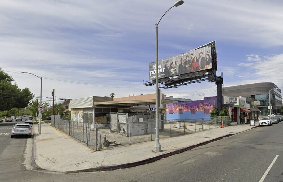 371 S Fairfax Ave, Los Angeles, CA à vendre - Photo du bâtiment - Image 2 de 4